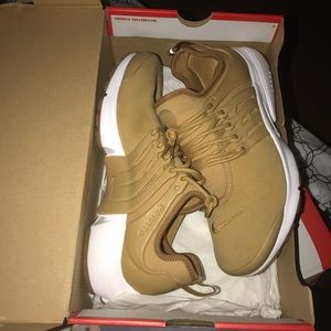 Worn a couple times.Good condition and cute